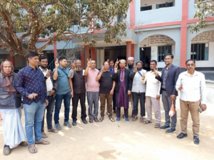 সাপাহারে সাংবাদিকদের সাথে এমপি প্রার্থী মাহবুবুল আলমের মতবিনিময়