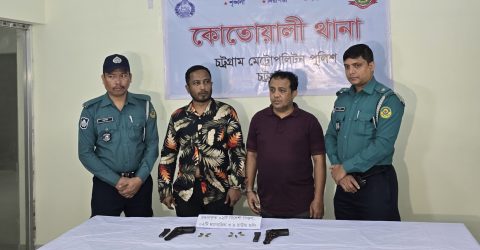 বিদেশি পিস্তলসহ কোতোয়ালীতে গ্রেপ্তার ২