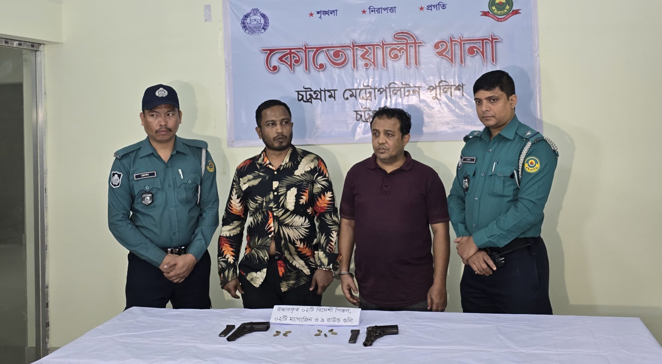 বিদেশি পিস্তলসহ কোতোয়ালীতে গ্রেপ্তার ২