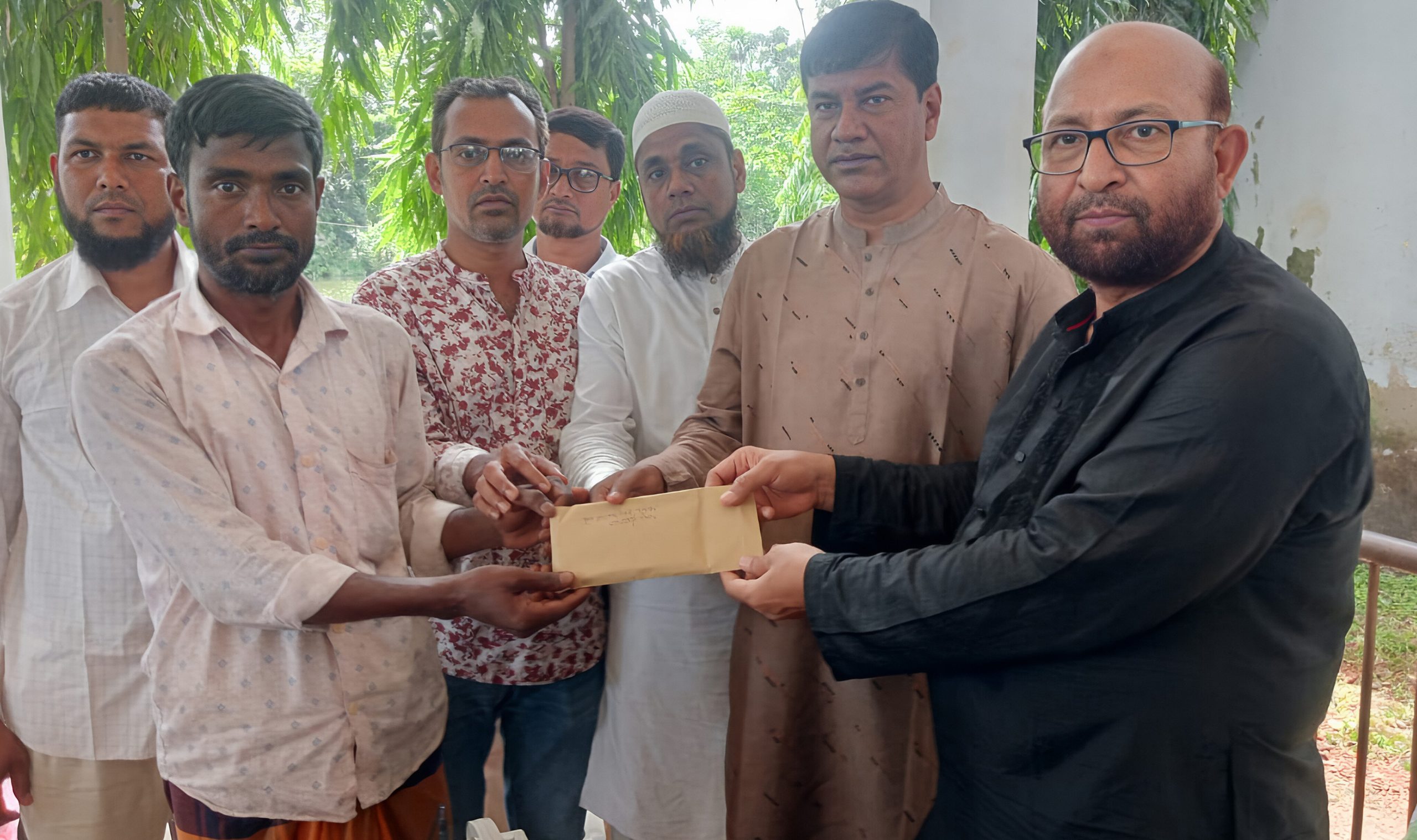 মানবিক পুলিশ অফিসারের হাতে নিহত শ্রমিক পরিবার পেল ৯ লক্ষ টাকা ক্ষতিপূরণ